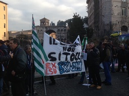 manifestanti a roma